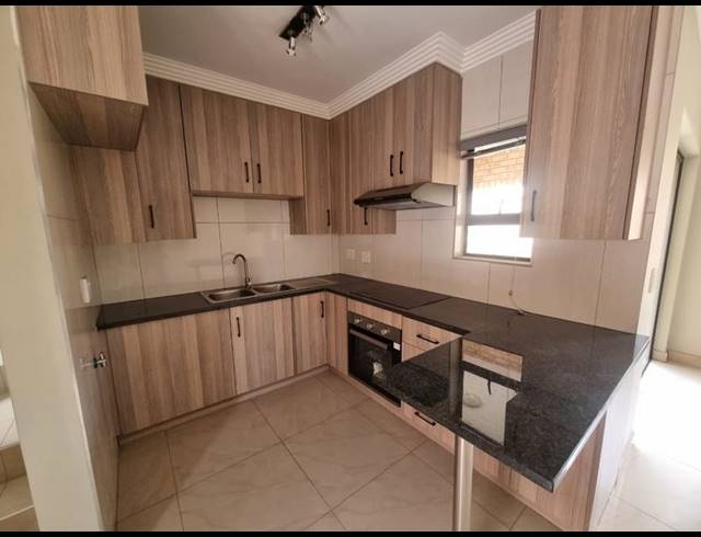 2 BEDROOM TOWNHOUSE FOR SALE IN ELANDSHAVEN